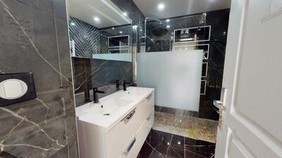 Photo du 8 Avenue Viviani, Accès rue, 69200 Vénissieux, France Vénissieux