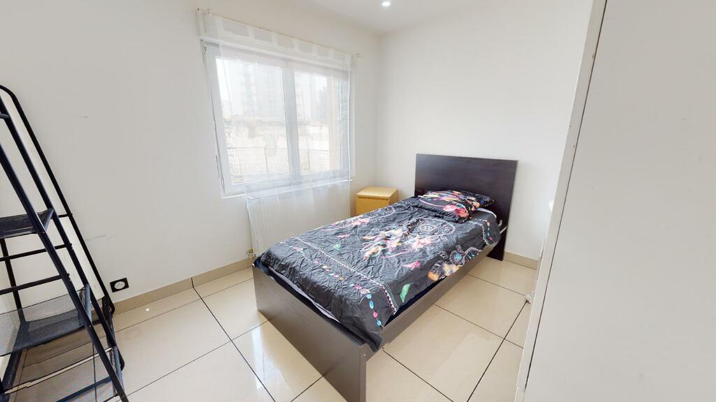 Photo du 8 Avenue Viviani, Accès rue, 69200 Vénissieux, France Vénissieux