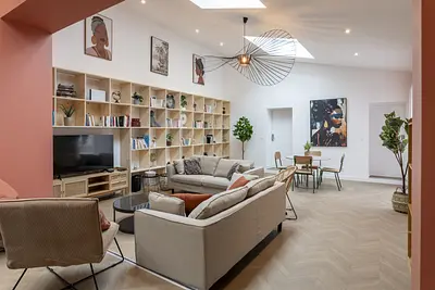 Photo du 1 rue des Roses, 69500 Bron, France Bron