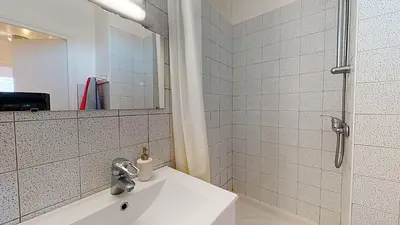 Photo du 61 avenue Jules Vallès, Allée A, 38400 Saint-Martin-d'Hères, France Saint-Martin-d'Hères