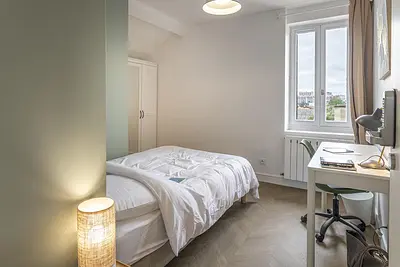 Photo du 1 rue des Roses, 69500 Bron, France Bron