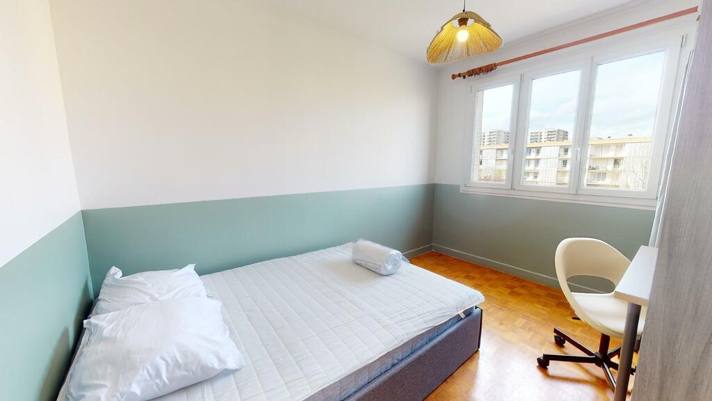 Photo du 117 Avenue Pierre Brossolette, 69500 Bron, France Bron