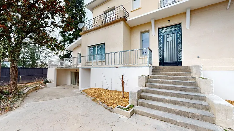 Photo du 77 Rue Jean Jaurès, 69500 Bron, France Bron