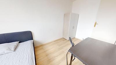 Photo du 30 Rue Édouard Branly, 69500 Bron, France Bron