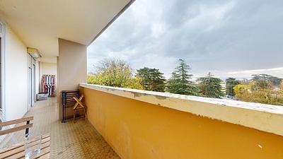 Photo du 2 Avenue Raymond De Veyssière, 69130 Écully, France Écully