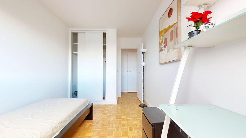 Photo du 4 Square Henri Regnault, 92400 Courbevoie, France Courbevoie