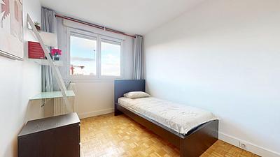 Photo du 4 Square Henri Regnault, 92400 Courbevoie, France Courbevoie