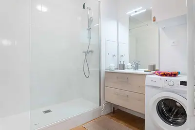 Photo du 27 Rue De L'effort, River, 69007 Lyon, France Lyon