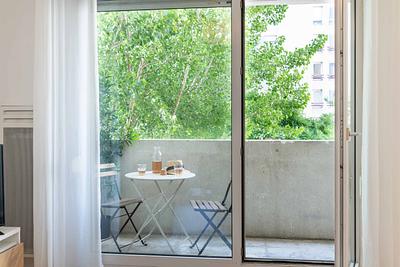 Photo du 27 Rue De L'effort, River, 69007 Lyon, France Lyon