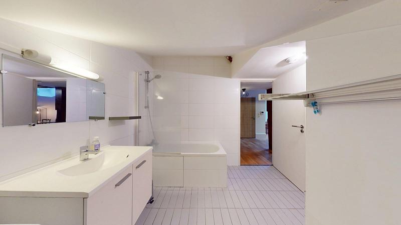 Photo du 11 Place Henri Dunant, 16000 Angoulême, France Angoulême