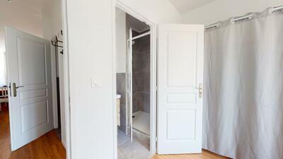 Photo du 83 Rue Alexandre Boutin, Droite, 69100 Villeurbanne, France Villeurbanne