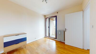 Photo du Rue Merlin De Thionville, 92150 Suresnes, France Suresnes