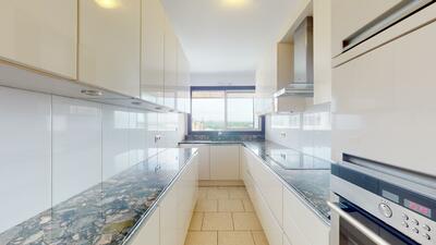 Photo du Rue Merlin De Thionville, 92150 Suresnes, France Suresnes