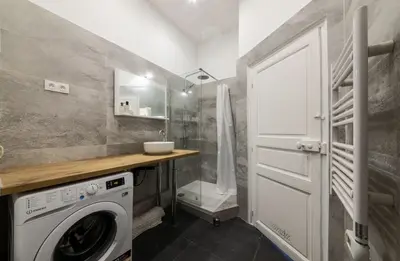 Photo du 77 Rue Saint-Jacques, 13006 Marseille, France Marseille
