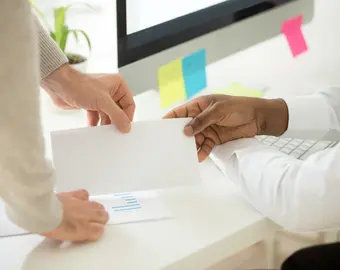 remise en mains propre dépôt garantie
