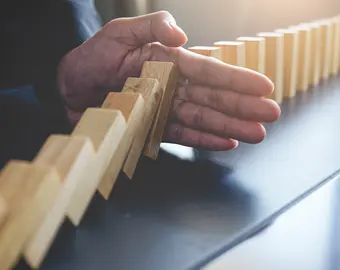 mains assurance qui protège contre impayés