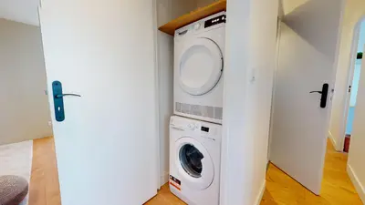 Photo du 28 Rue Édouard Branly, 69500 Bron, France Bron