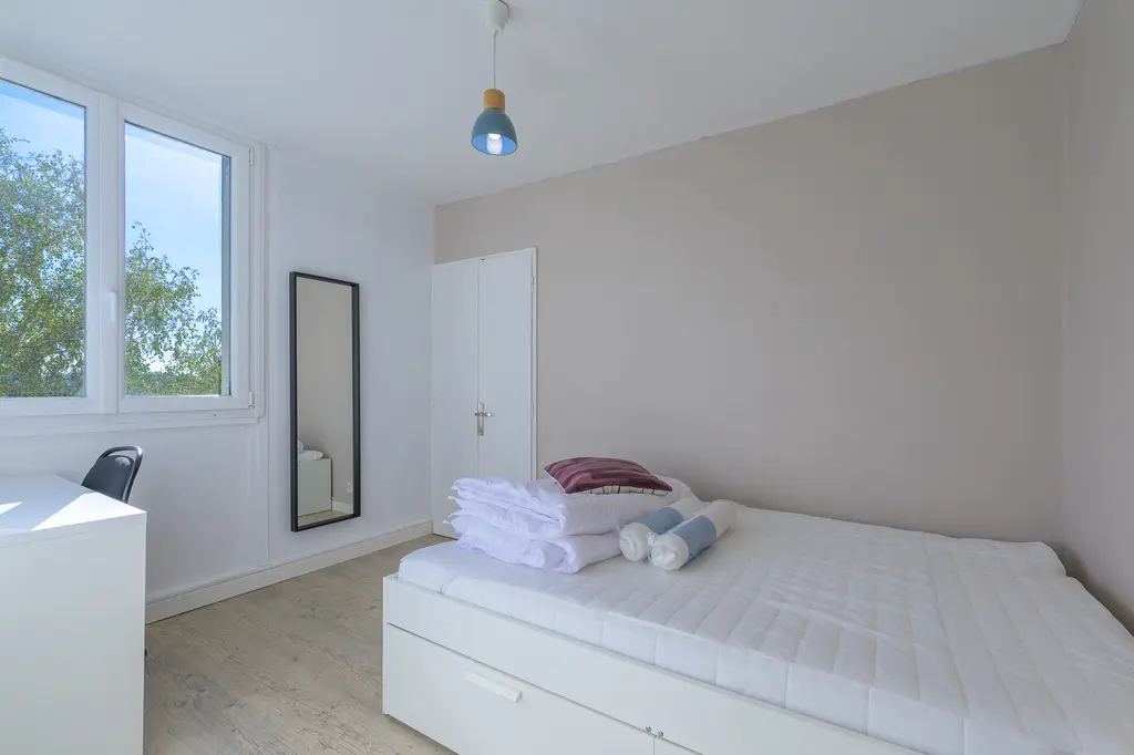 Photo du 33 rue Henri Brosse, 69310 Pierre-Bénite, France Pierre-Bénite