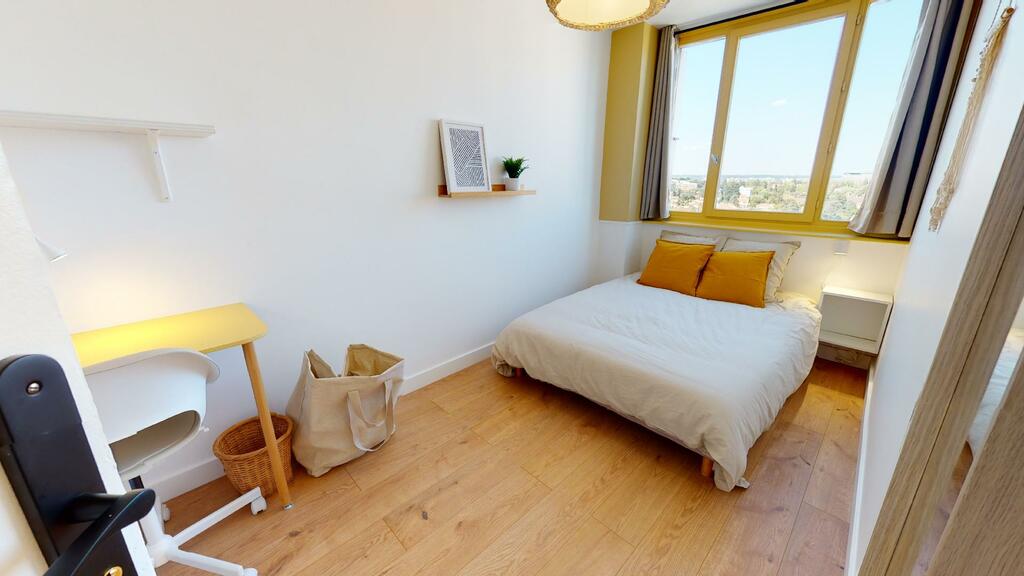 Photo du 28 Rue Édouard Branly, 69500 Bron, France Bron