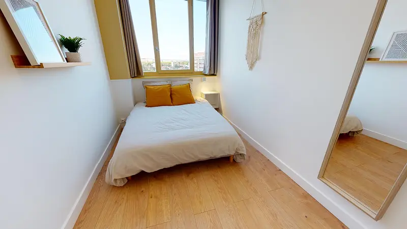 Photo du 28 Rue Édouard Branly, 69500 Bron, France Bron