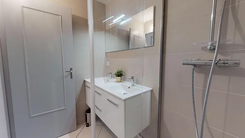 Photo du 107 Avenue Pierre Brossolette, 69500 Bron, France Bron