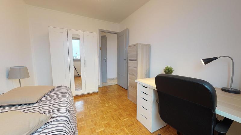 Photo du 107 Avenue Pierre Brossolette, 69500 Bron, France Bron