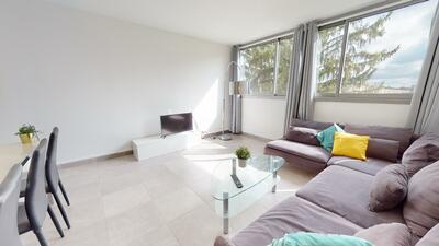 Photo du 2 Avenue Raymond De Veyssière, 69130 Écully, France Écully