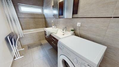 Photo du 2 Avenue Raymond De Veyssière, 69130 Écully, France Écully