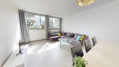 Photo du 2 Avenue Raymond De Veyssière, 69130 Écully, France Écully