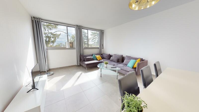 Photo du 2 Avenue Raymond De Veyssière, 69130 Écully, France Écully