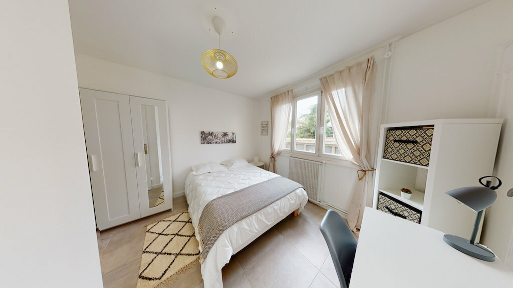 Photo du 17 rue professeur Roux , 69200 Vénissieux, France Vénissieux