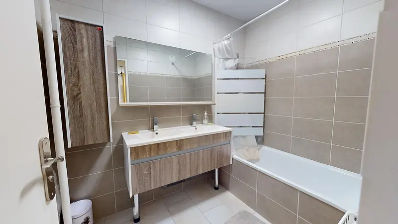 Photo du 8 Rue Les Larris Orange, 95000 Pontoise, France Pontoise