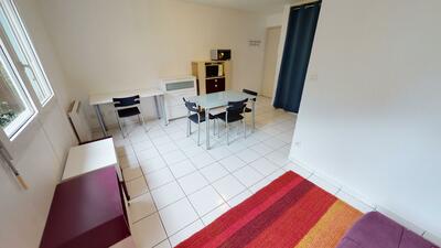 Photo du 64 cours de la Libération, bâtiment du fond, 38000 Grenoble, France Grenoble