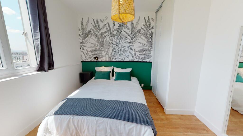 Photo du 30 Rue Edouard Branly, 69500 Bron, France Bron