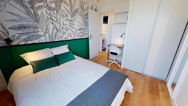 Photo du 30 Rue Edouard Branly, 69500 Bron, France Bron