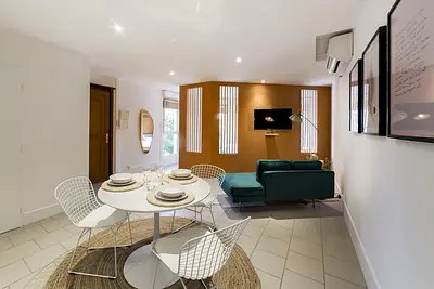 Photo du 8b Avenue De La Table De Pierre, 69340 Francheville, France Francheville