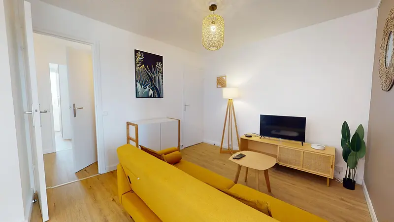 Photo du 30 Rue Edouard Branly - Droite, 69500 Bron, France Bron